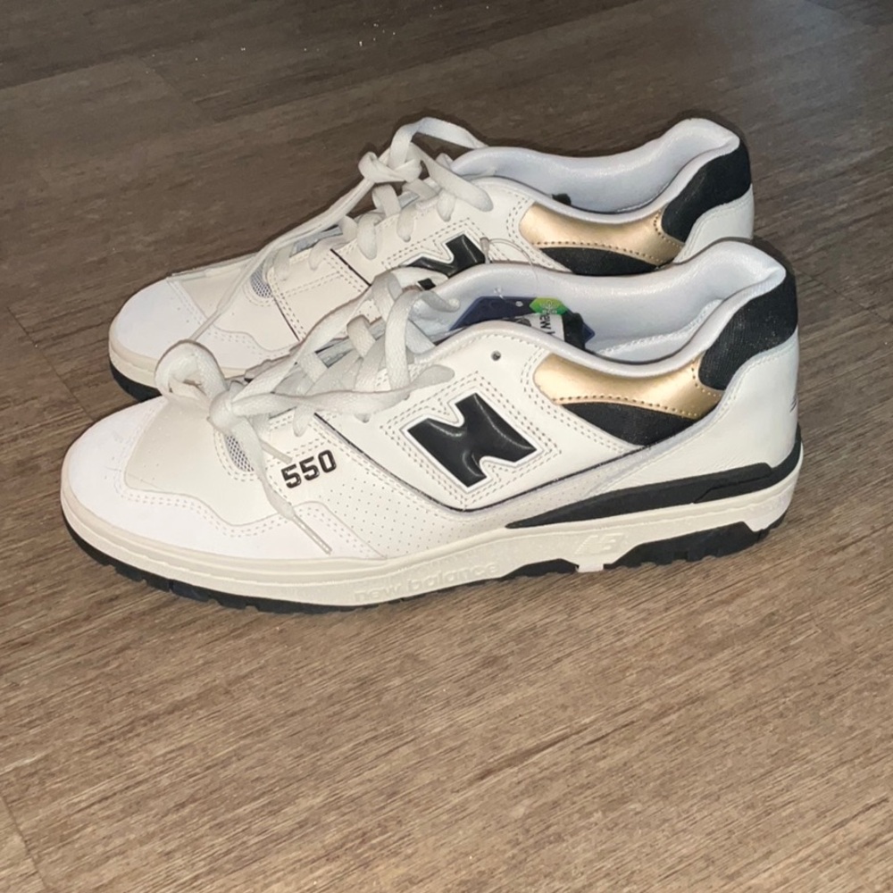 New Balance 550 Men’s White and Black Sneakers - Picture 3 of 5